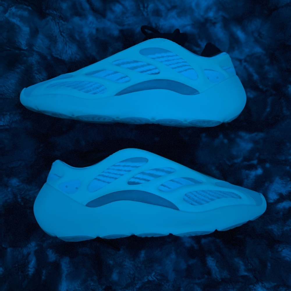 Men’s Yeezy 700 V3 Azael